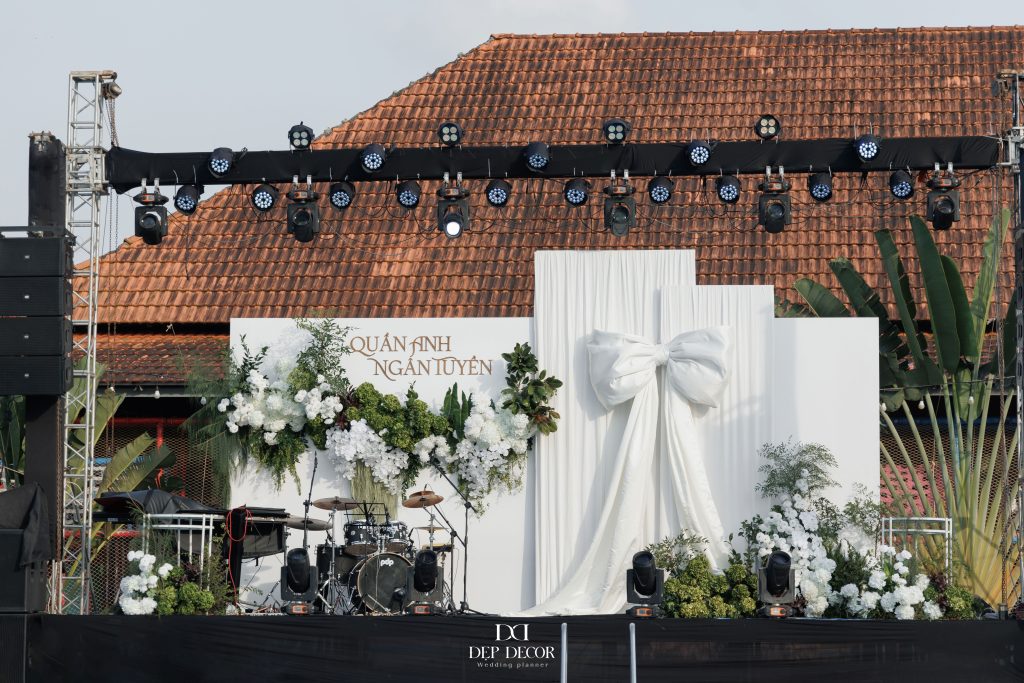 TRANG TRÍ TIỆC NGOÀI TRỜI