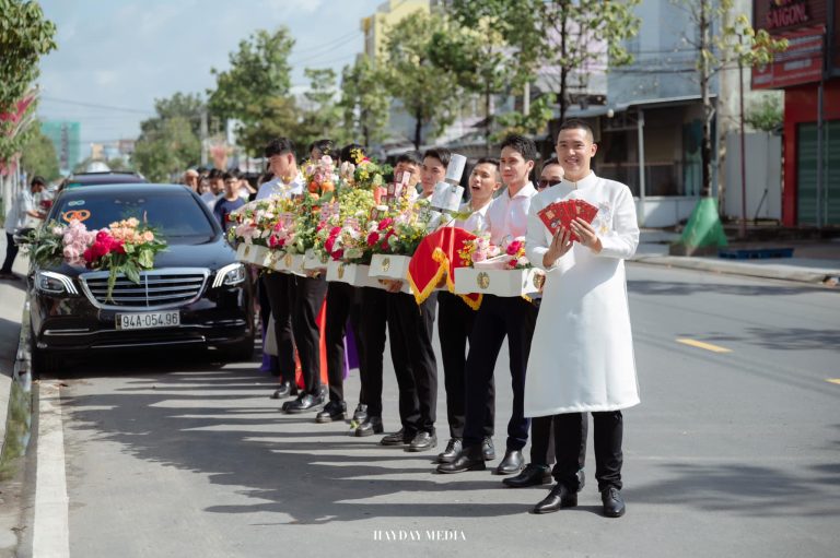 MÂM QUẢ HỎI